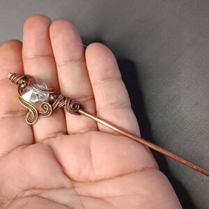 Elegantna igla za kosu sa srcolikim kristalom, unikat, ručni rad