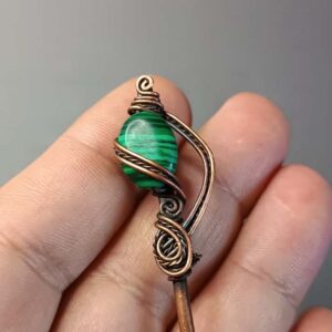 Elegantna igla od malahita i bakra, unikat, ručni rad