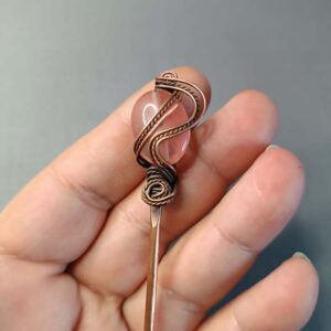 Elegantna igla od šeri kvarca i bakra, unikat, ručni rad