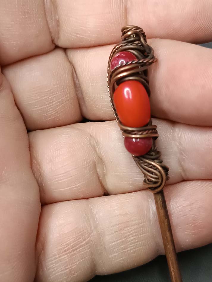 Bakarna igla za kosu unikatna, ručni rad, crveni koral, Idealan poklon, Čvrsta, kvalitetna i jednostavna za upotrebu - Image 4
