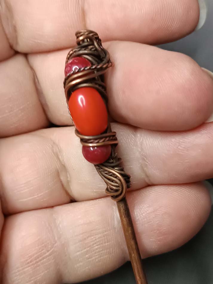 Bakarna igla za kosu unikatna, ručni rad, crveni koral, Idealan poklon, Čvrsta, kvalitetna i jednostavna za upotrebu - Image 3
