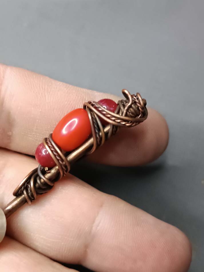 Bakarna igla za kosu unikatna, ručni rad, crveni koral, Idealan poklon, Čvrsta, kvalitetna i jednostavna za upotrebu - Image 2