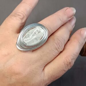 Aluminijumski prsten sa gorskim kristalom, upadljiv, moderan, ručno rađen